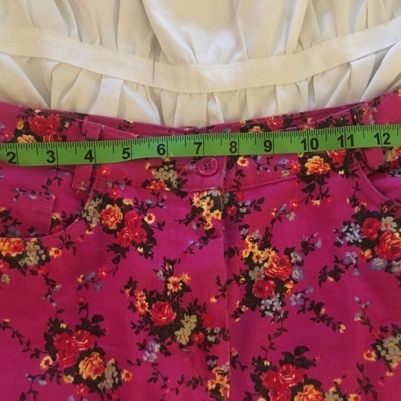 Dolce Gabbana flower printed pink jeans with brown fur and top. - Picture 6 of 10